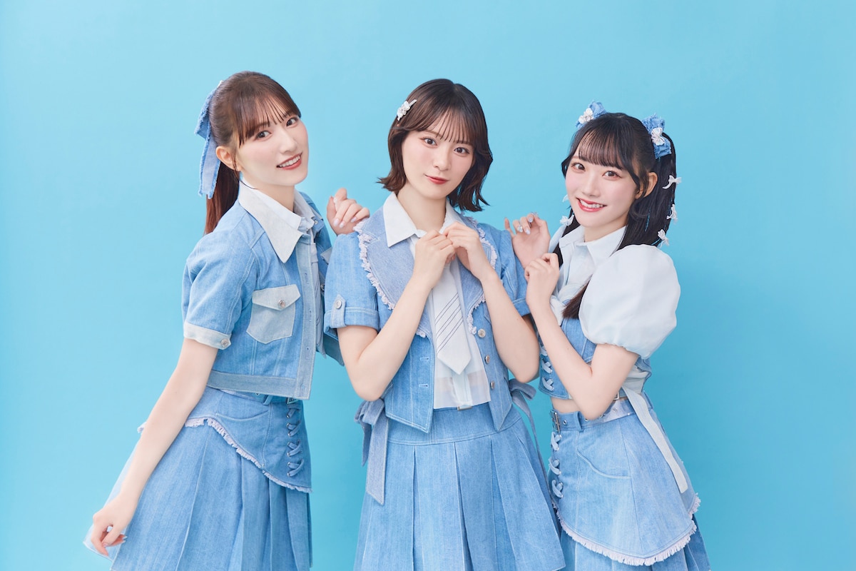 左から蟹沢萌子、冨田菜々風、本田珠由記。