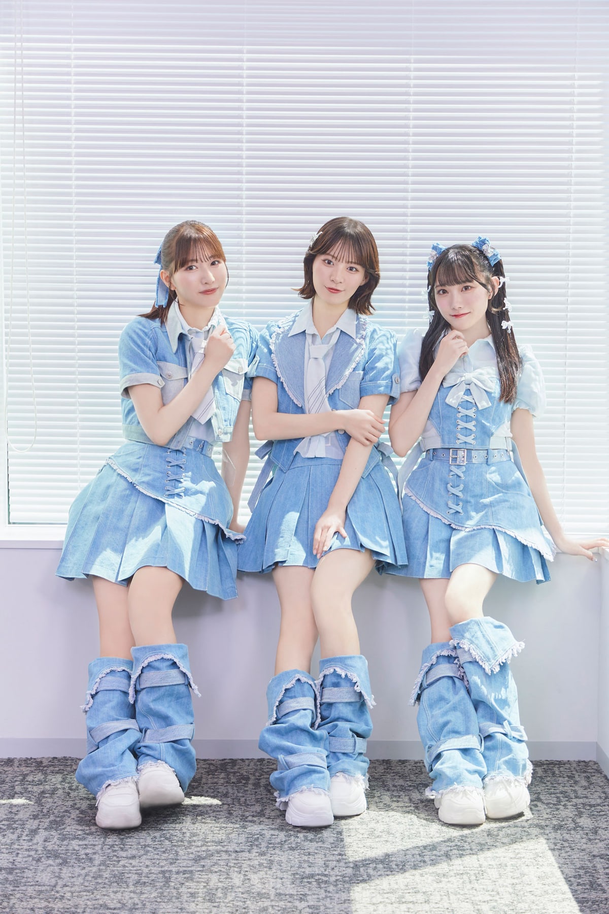 左から蟹沢萌子、冨田菜々風、本田珠由記。