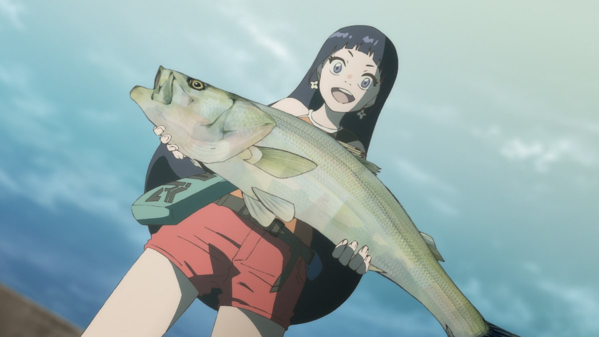 アニメ「ネガポジアングラー」より。凄腕釣り師の鮎川ハナが釣り上げるシーバス。