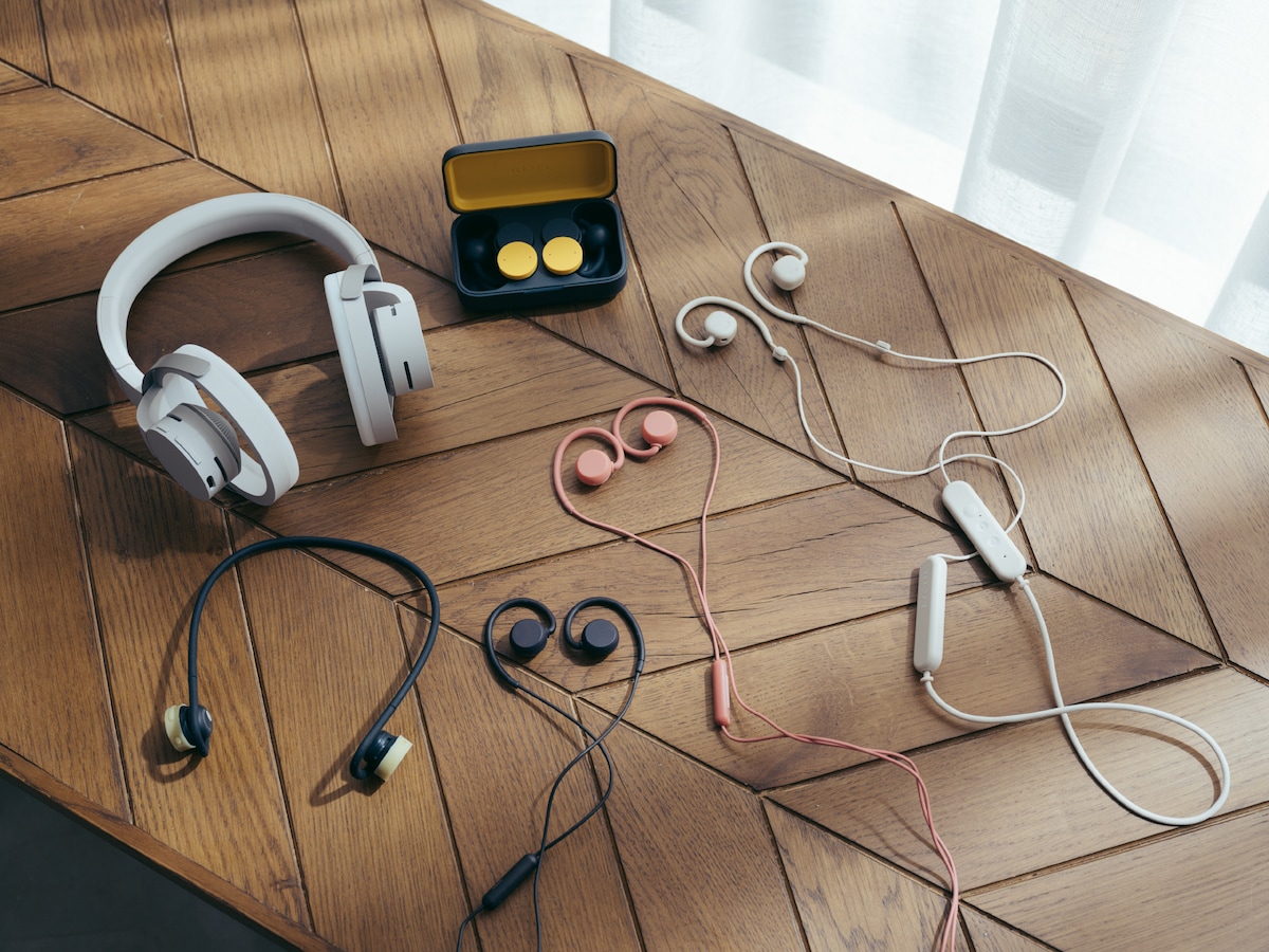 左上から時計回りにnwm ONE、nwm DOTS、nwm MBN001、nwm WIRED(3.5mm)、nwm WIRED(USB Type-C)、nwm GO。