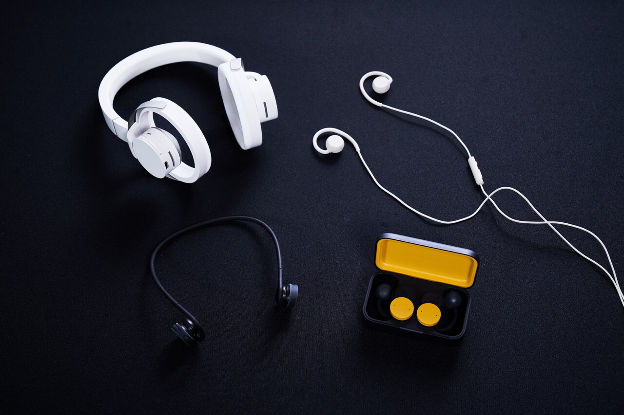 斎藤工が語るオープンイヤー型デバイス「耳スピ」の未来「寝るとき以外