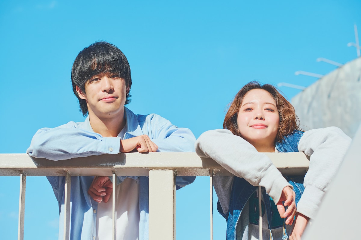 左からギターマン安藤(OCEANS)、上野羽有音(TETORA)。