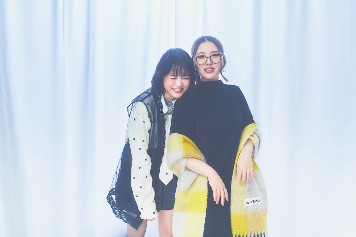 左から大原櫻子、阿部真央。