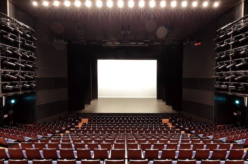 岡山芸術創造劇場 ハレノワ 中劇場。