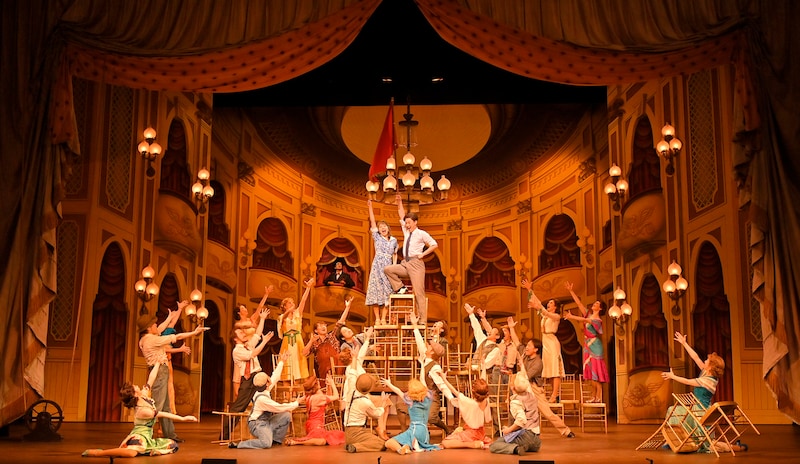 劇団四季ミュージカル「クレイジー・フォー・ユー」より。（撮影：荒井健）