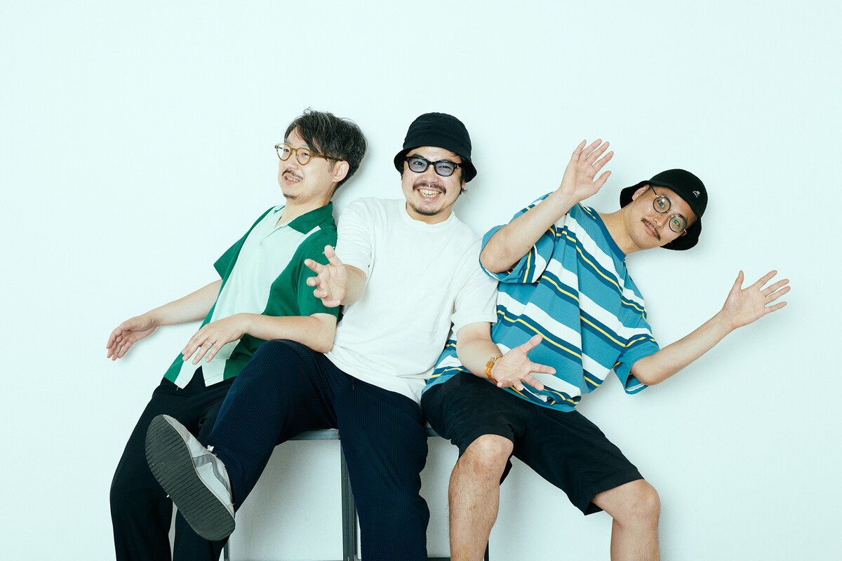 左から斎藤録音（G）、高橋一（Trumpet, Vo）、宮本直明（Key）。