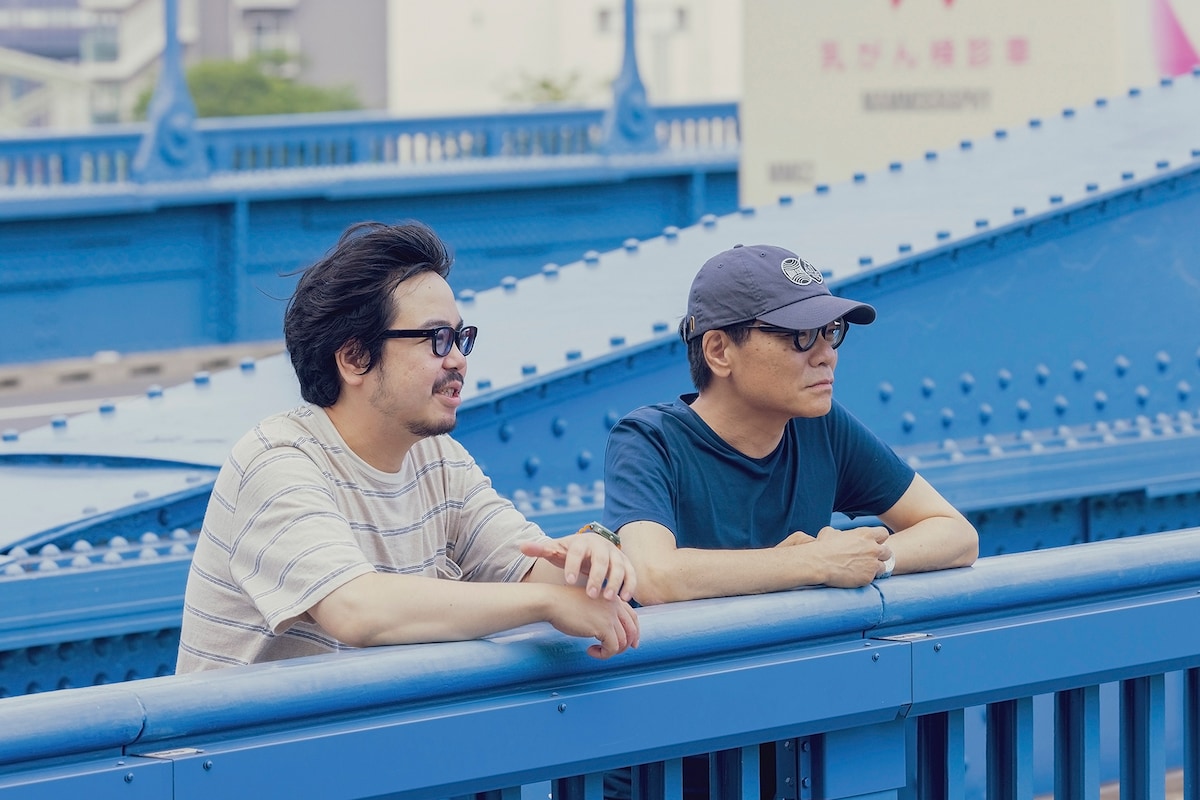 左から高橋一（思い出野郎Aチーム）、いとうせいこう。