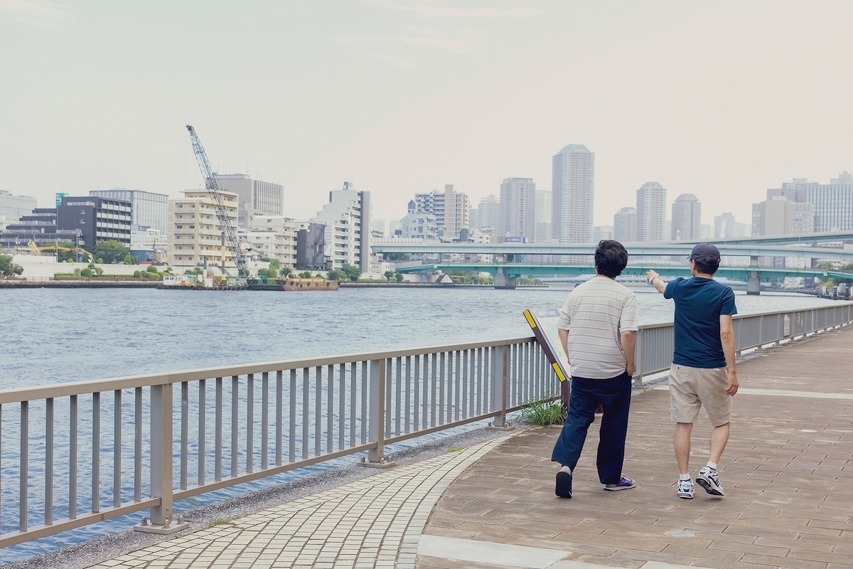 左から高橋一（思い出野郎Aチーム）、いとうせいこう。