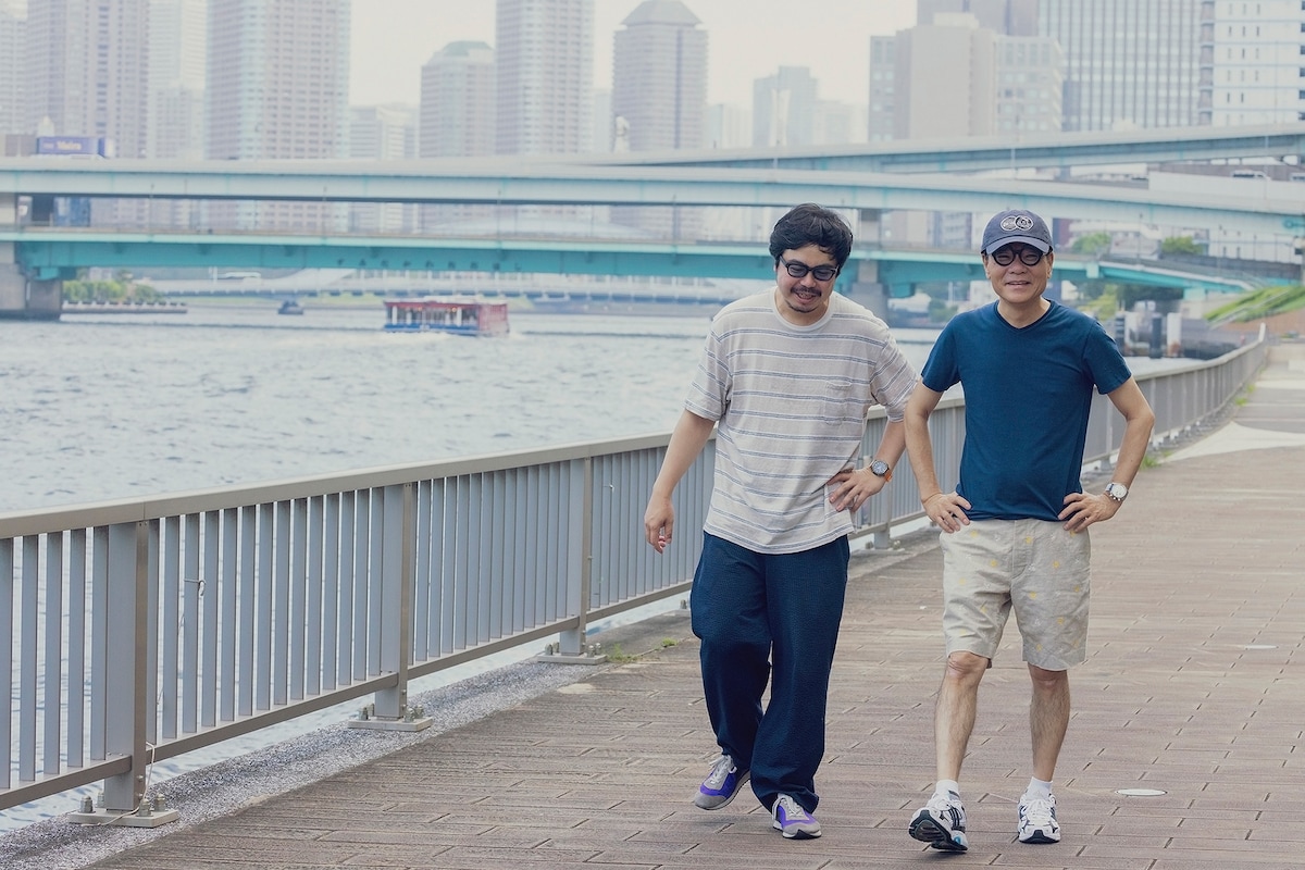 左から高橋一（思い出野郎Aチーム）、いとうせいこう。