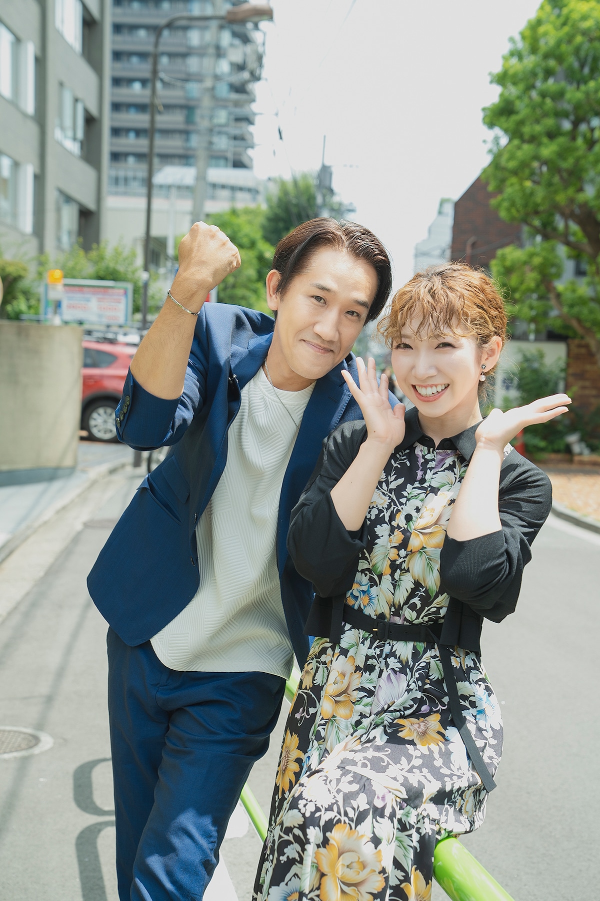 左から安中淳也、森彩香。