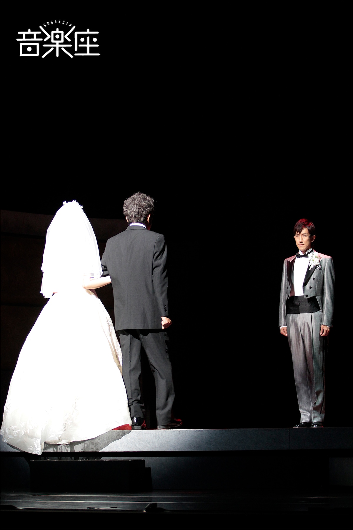 音楽座ミュージカル「ホーム」2010年公演より、安中淳也（右）。©ヒューマンデザイン（撮影：橋本越百）