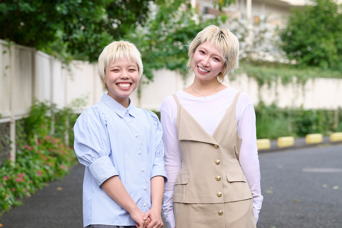 左から山西菜音、森彩香。