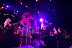 陰陽座「吟澪灑舞」インタビュー｜覚悟と自負が刻まれたライブアルバムを語る