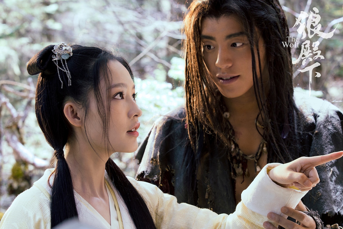 「狼殿下‐Fate of Love‐」より、左からリー・チン演じる馬摘星、ダレン・ワン演じる狼仔。