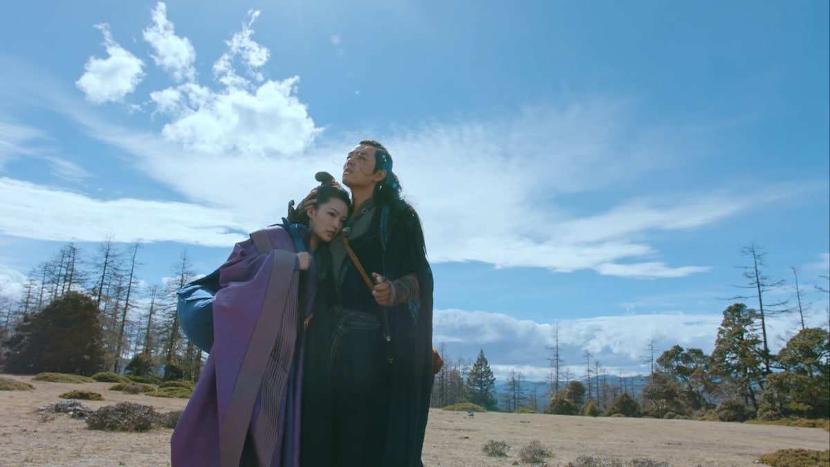 「狼殿下‐Fate of Love‐」より、左からリー・チン演じる馬摘星、シャオ・ジャン演じる疾沖。