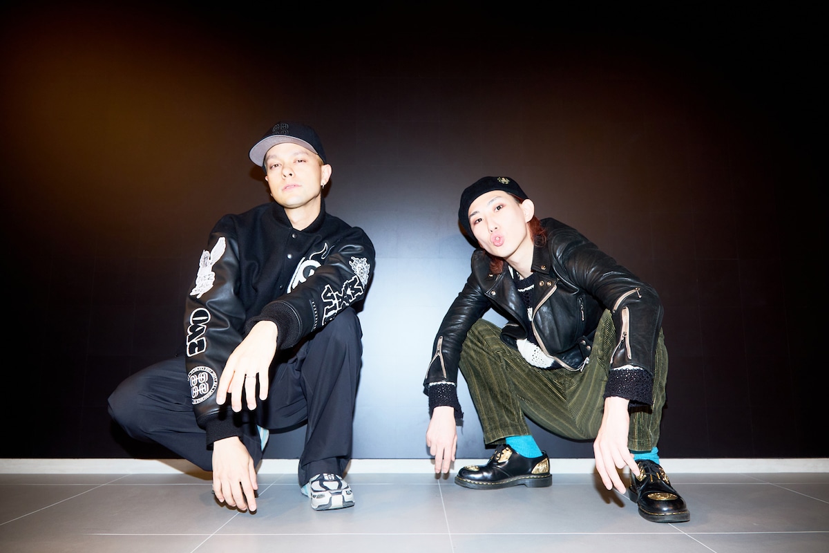 左からMasato(coldrain)、橋本学(ハルカミライ)。