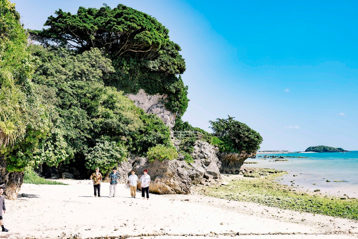 百名ビーチを歩く04 Limited Sazabys。