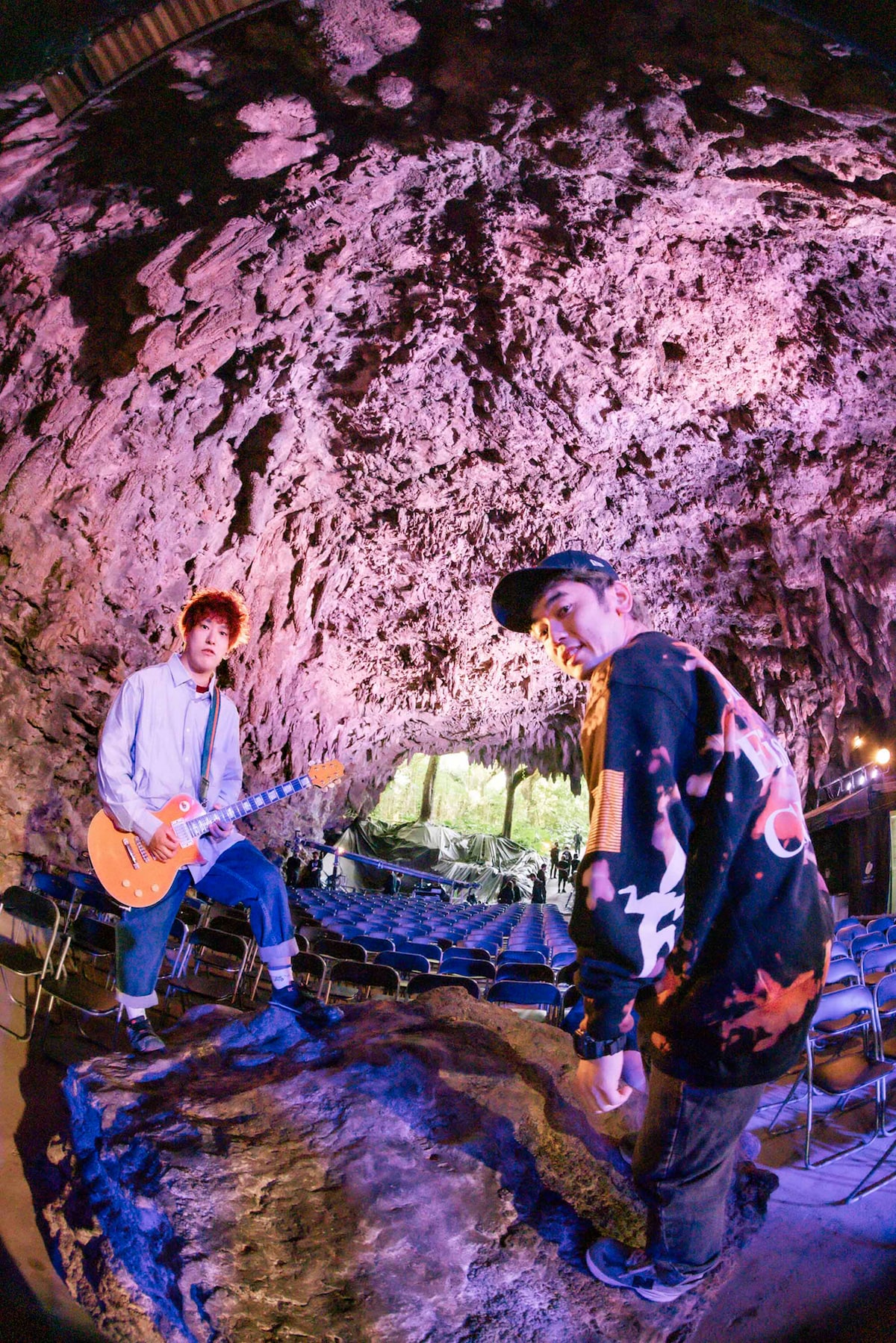 左からHIROKAZ（G）、RYU-TA（G, Cho）。