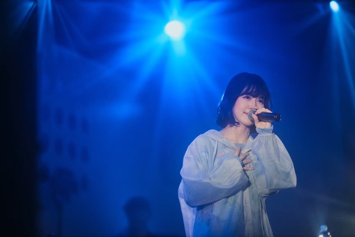 otsumami feat.mikanによるライブの様子。