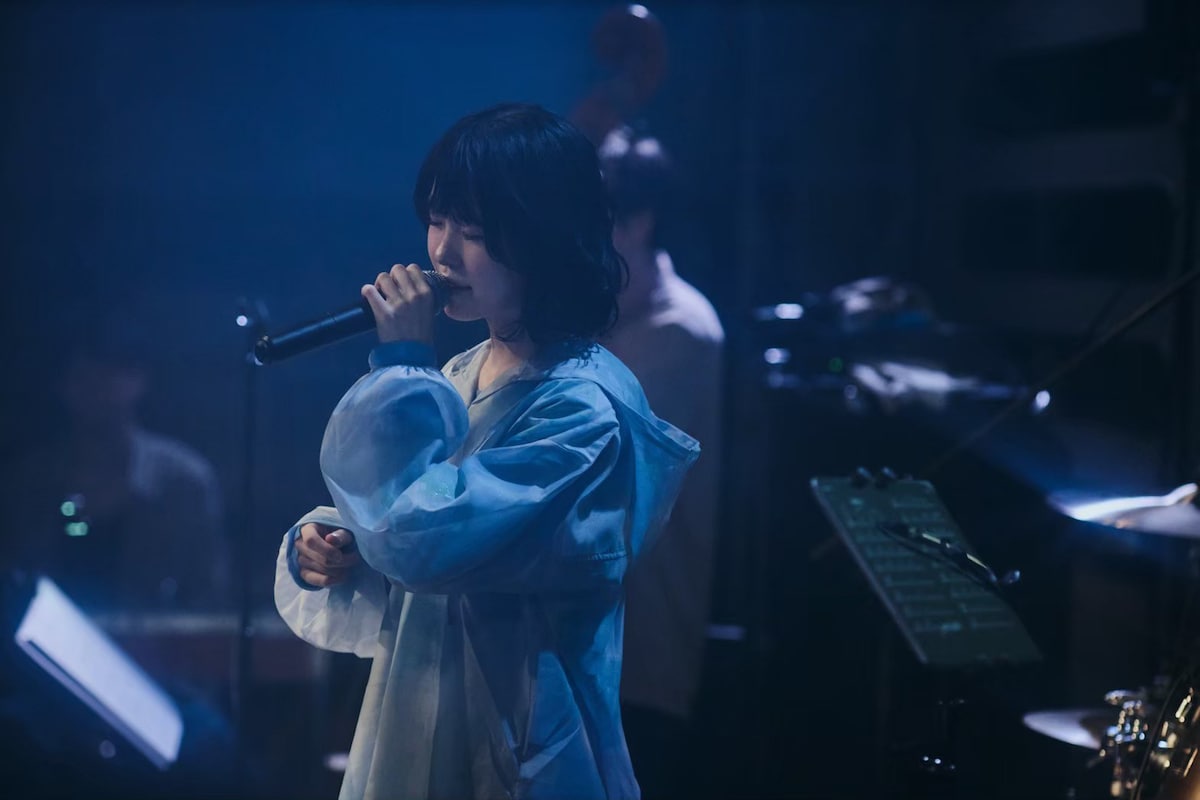 otsumami feat.mikanによるライブの様子。