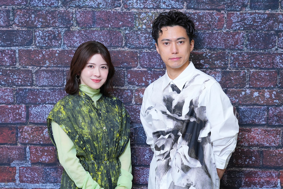 左から宮澤エマ、藤田俊太郎。（撮影：源賀津己）