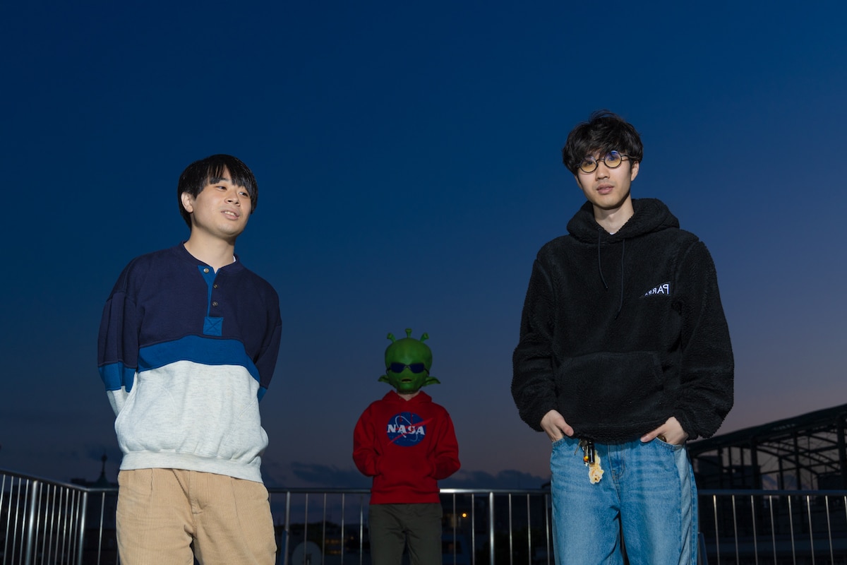 撮影中のパソコン音楽クラブに背後から何者かが迫る。