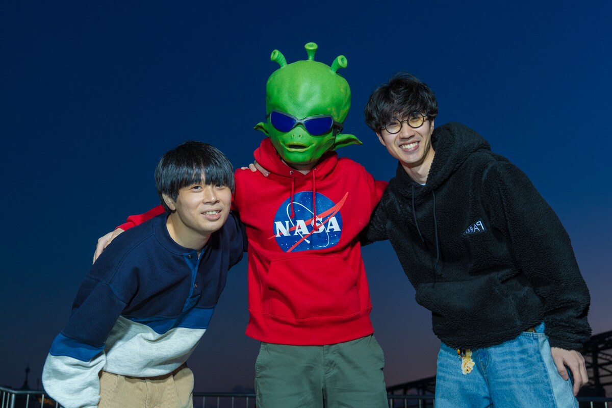 左から柴田、宇宙人、西山。