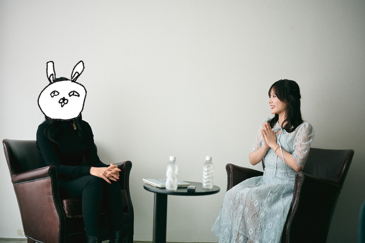 をのひなお(左)と齊藤なぎさ(右)。