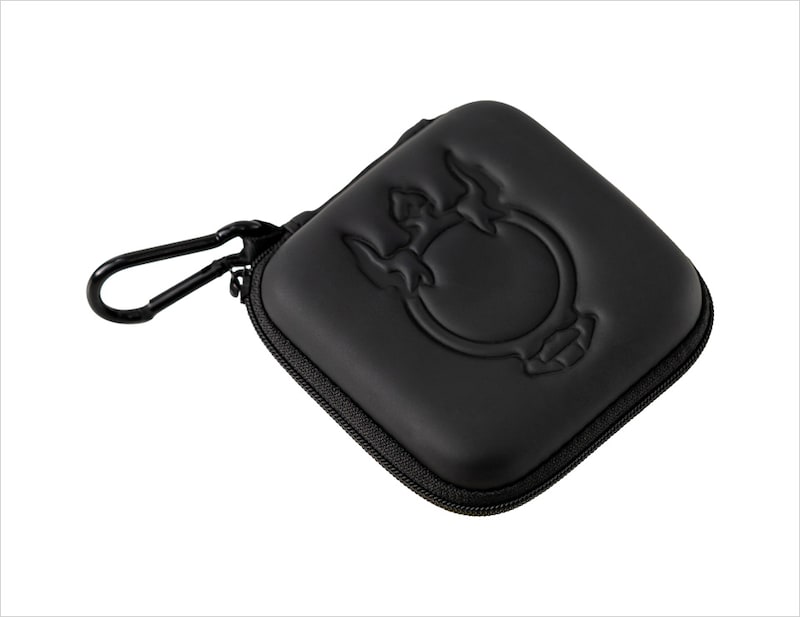 C賞：マルチポーチ（全1種）。孔子が剣を腰から下げていることから着想。カラビナ付きでいつでも持ち歩ける。