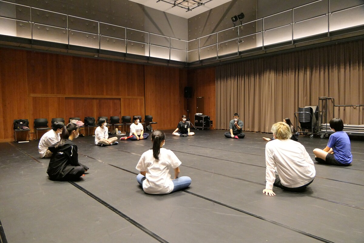 稽古の様子。©︎萩原ヤスオ