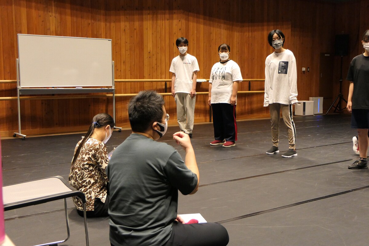 稽古の様子。©︎萩原ヤスオ