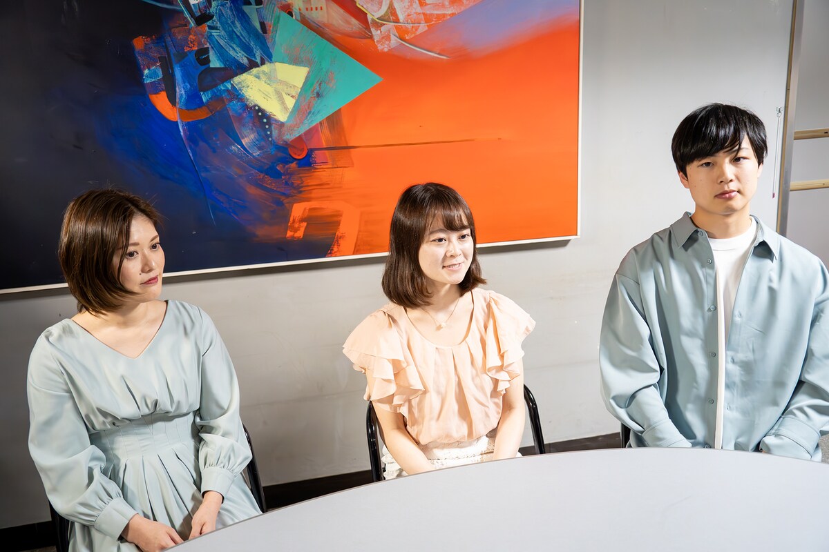 左から所はるな、まる、ビッキー。