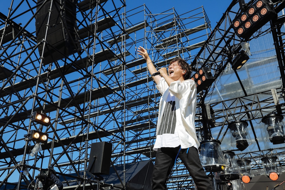 岡野昭仁（Vo）（撮影：上山陽介）