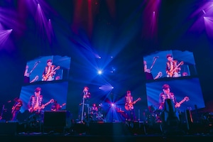 ポルノグラフィティ「はみだし御免」インタビュー｜充実の2025年を経て、“果実”を育てる2026年