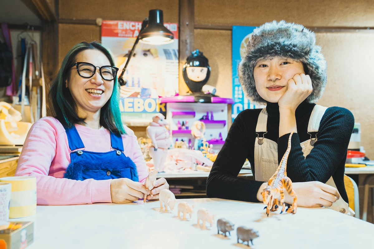 左からサエボーグ、橋本ロマンス。