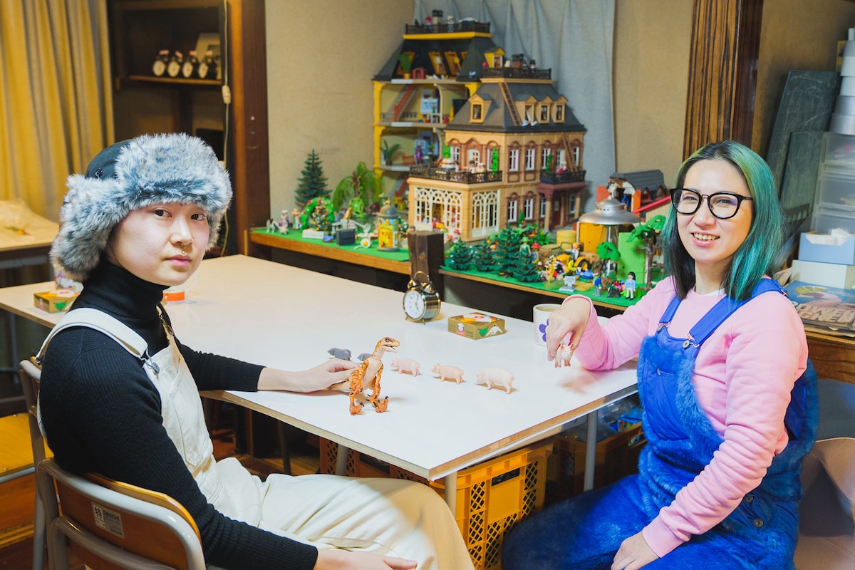 左から橋本ロマンス、サエボーグ。