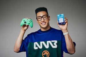 eneloop（エネループ）特集 関口メンディー（EXILE、GENERATIONS）｜ワイヤレスで遊ぶならゲームのコントローラーに充電池を