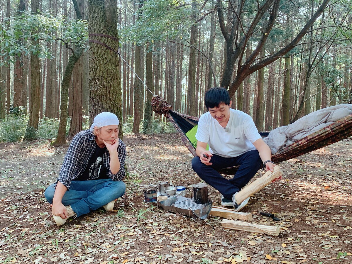 キャンプを楽しむヒロシとウエストランド河本。(写真はヒロシ提供)