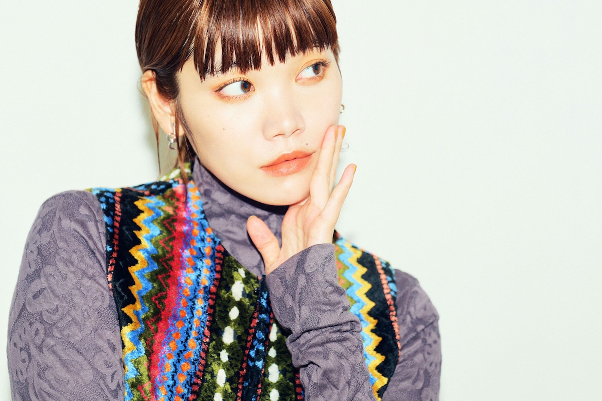 デジタル一眼カメラ「LUMIX DC-S5M2」と、「エネループ プロ」をセットしたストロボ「Neewer TT560」を使って撮影したセントチヒロ・チッチの写真。