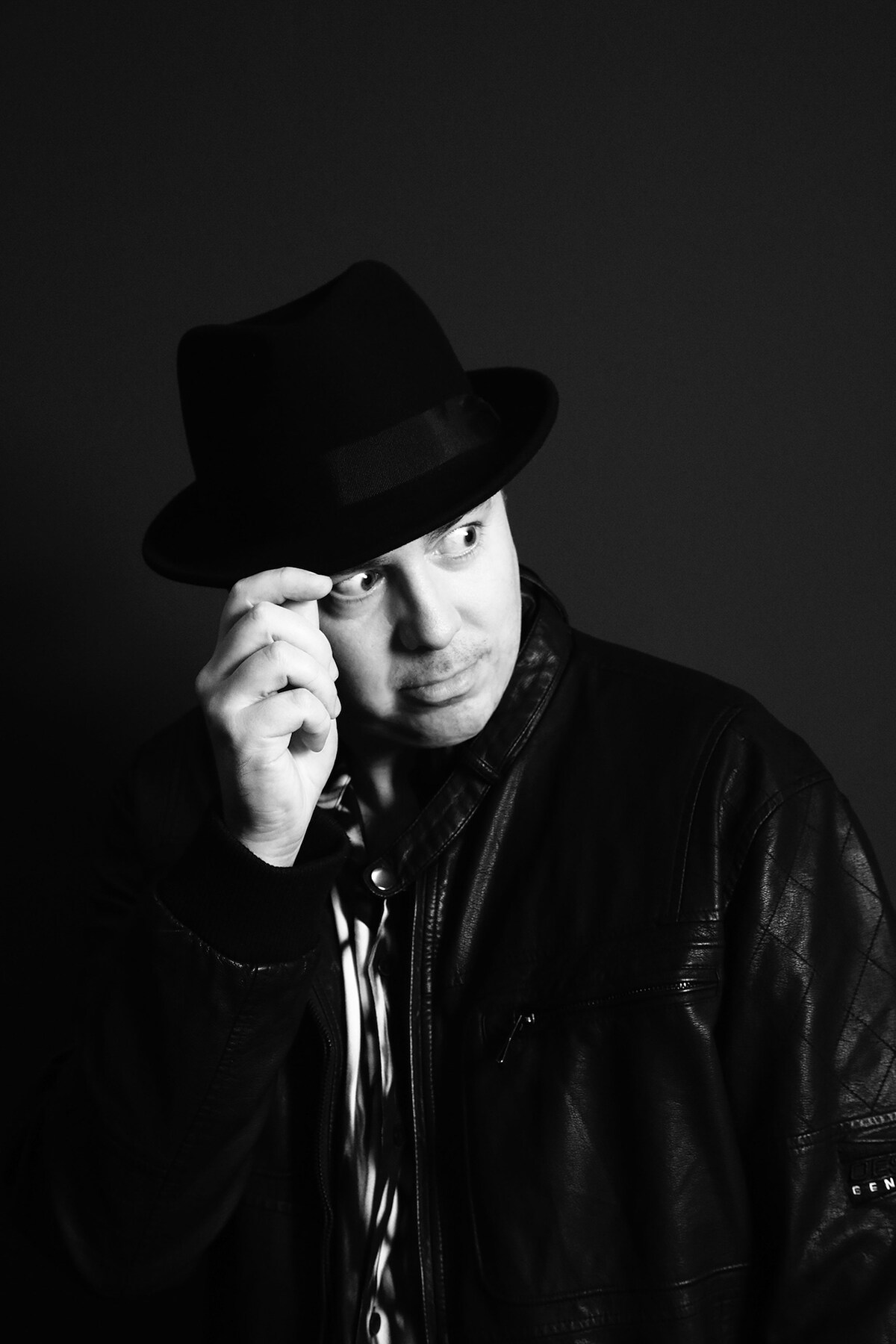 マイケル・クリストファー・コージ・フォックス（Vo）