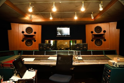 「THE PRIMALS - Beyond the Shadow」レコーディング現場の様子。