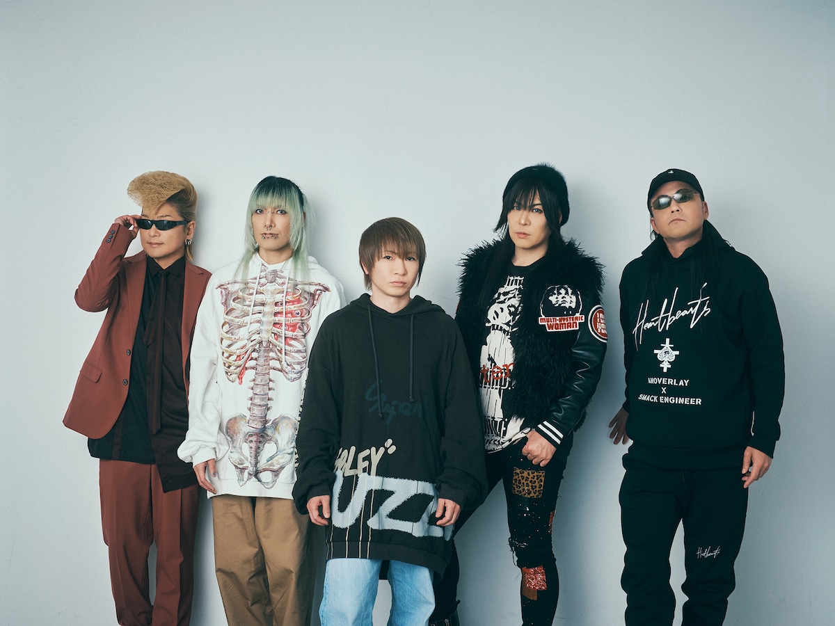 左から綾小路 翔（氣志團）、seek（Psycho le Cému）、DAISHI（Psycho le Cému）、千聖（PENICILLIN）、晁直（lynch.）。