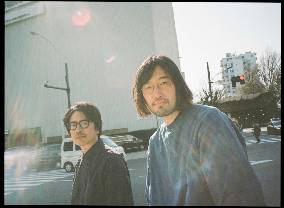 左から岸田繁、今泉力哉。