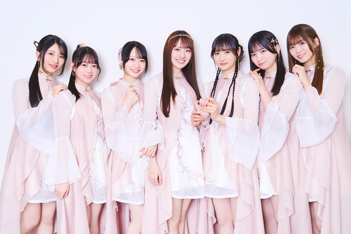 左から朝宮日向、鈴野みお、橋本真希、綾瀬ことり、佐藤莉華、遠藤莉乃、新野楓果。