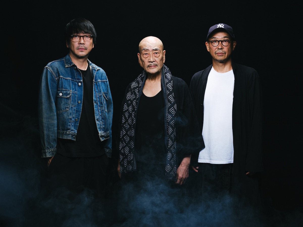 左から大森南朋、麿赤兒、大森立嗣。