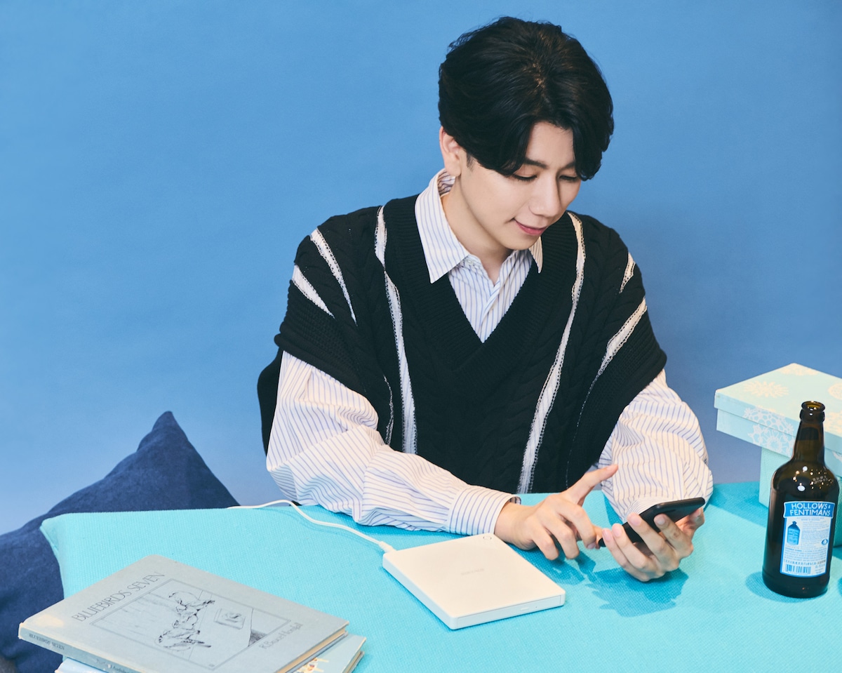 「ラクレコ」RR-PW2-WHを使用している西山宏太朗。