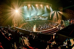 MAN WITH A MISSION「音楽と行こう by au 5G LIVE」レポート|配信ライブの裏側を支えるraytrek PCの紹介も