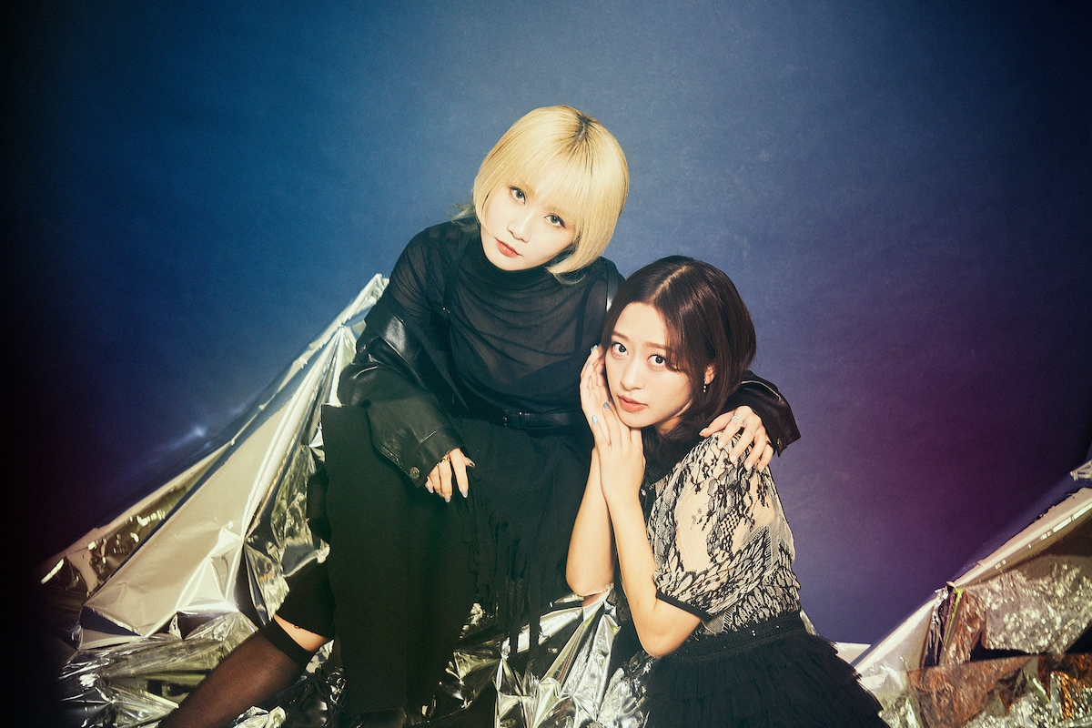 左からReol、小田さくら。