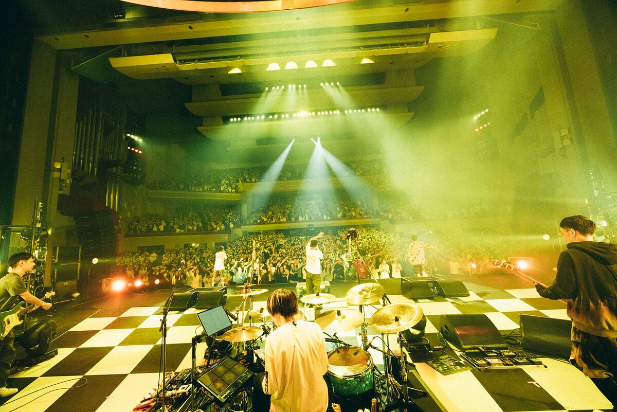 ORANGE RANGEホールツアー「ORANGE RANGE LIVE TOUR 024-025 ～タコス DE ピタゴラス～」の様子。（撮影：平野タカシ）