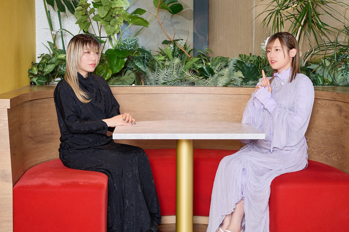 左からKIHOW（MYTH & ROID）、高橋李依。